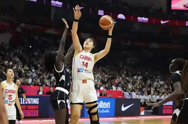 Kaiyun中国官网-险胜非洲鱼腩，李月汝为何含泪哽咽？原因找到了，宫鲁鸣会改变吗